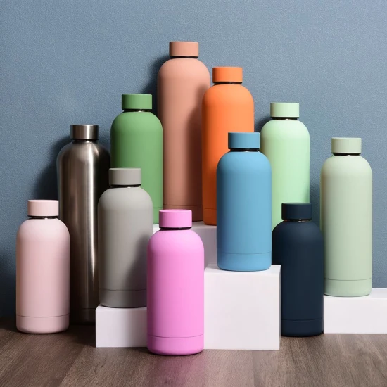 BPA-freie, ausgefallene Großhandels-Trinkflasche aus farbenfrohem OEM-Metall, kundenspezifische tragbare Thermo-Vakuum-Gym-Thermos, heiße Sport-isolierte Edelstahl-Flaschen-Wasserflasche